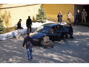 TİKA'dan Moldova'da "Önemli Kişileri Koruma" eğitimi