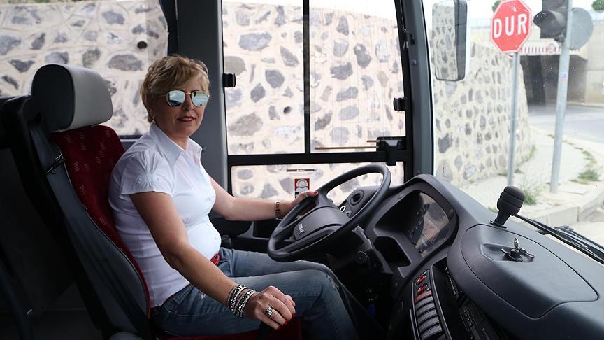 Kadın şoför 23 yıldır direksiyon sallıyor