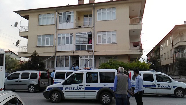 Yaşlı adam birlikte olduğu kadını öldürüp intihar etti