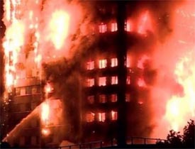 Londra'da 27 katlı binada yangın çıktı