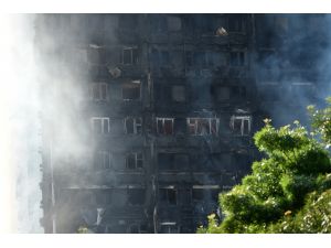 Londra'da 24 katlı binadaki yangın
