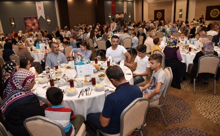 Koruyucu aileler ile bir araya geldi