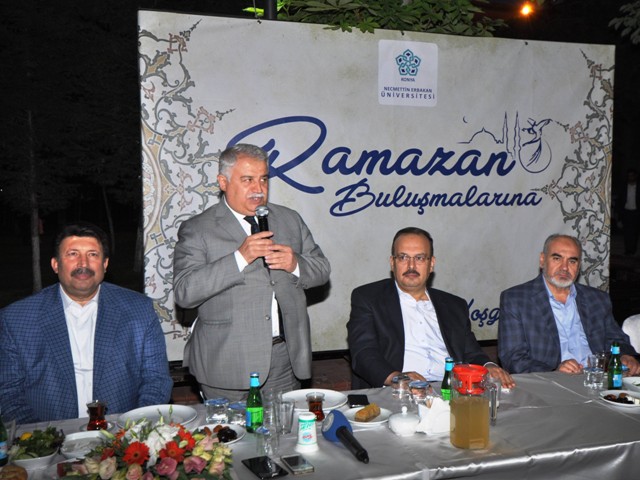 ​NEÜ’de geleneksel iftar programı