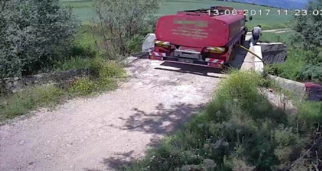 Zabıtalar dereye kan döken kişiyi dedektif gibi çalışıp buldu