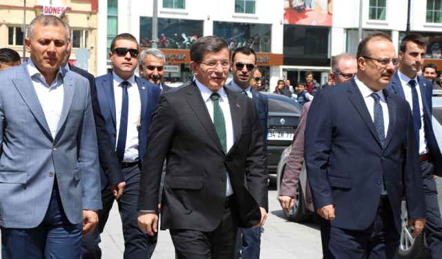 Eski Başbakan Davutoğlu Konya'da