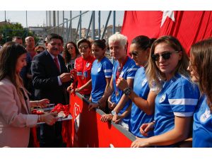 Konak Belediyespor, şampiyonluk kupasına kavuştu