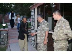 Hakkari'deki Mehmetçikten şehit ve gazi ailelerine iftar yemeği