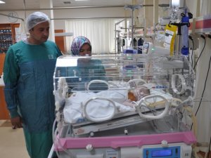 Kalp damarları ters doğan bebeğe "hayat" operasyonu