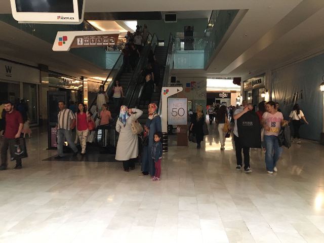 Kent Plaza'da elektrik kesintileri can sıktı