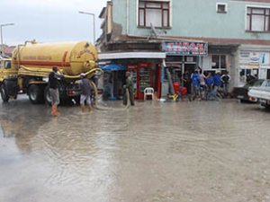 Karapınar'da sağanak yağış etkili oldu