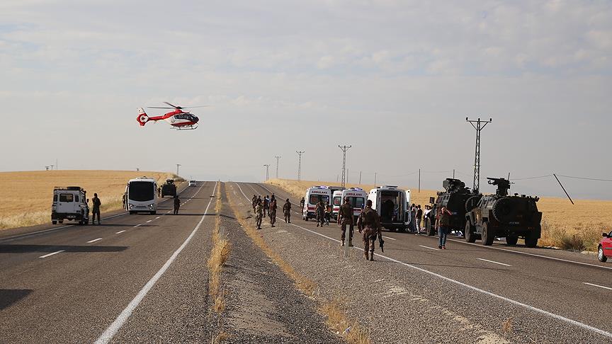 Polisleri taşıyan midibüsle yolcu minibüsü çarpıştı: 2 ölü, 18 yaralı