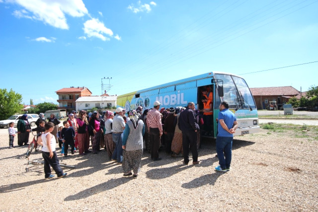 Beyşehir'de Mobil Giyim Bankası Bayram Yardımı İçin Yollarda