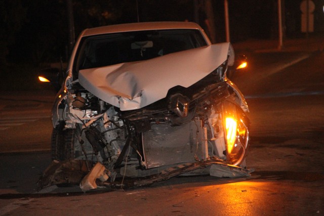 Otomobille minibüs çarpıştı: 1 yaralı