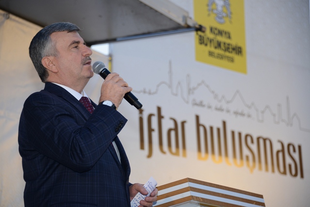 Akyürek, belediye çalışanları ile iftar yaptı