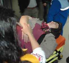 Ambulans otomobille çarpıştı