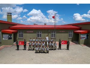 Sınırdaki Mehmetçik'ten "Bayramda rahat uyu anne" mesajı