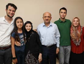 Bakan Işık, öğrencinin çay davetini kırmadı