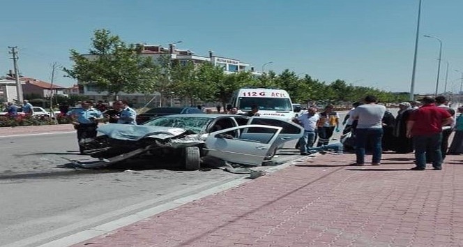 Konya'da 2 Otomobil Çarpıştı: 8 Yaralı