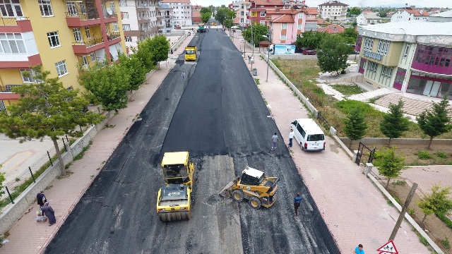 Menzil Caddesi asfaltlandı