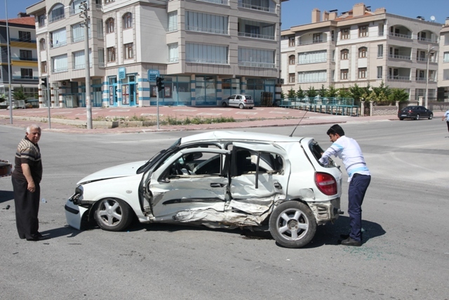 Konya’da iki otomobil çarpıştı: 8 yaralı