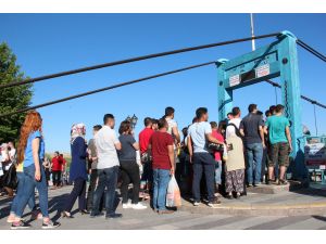 "Sallanan köprü" sırası