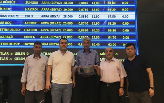 Yılın ilk mahsul arpası KTB'de satıldı