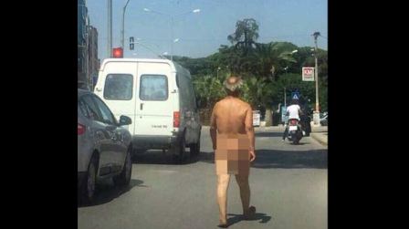 Aşırı sıcak delirtti! Çırılçıplak soyundu...