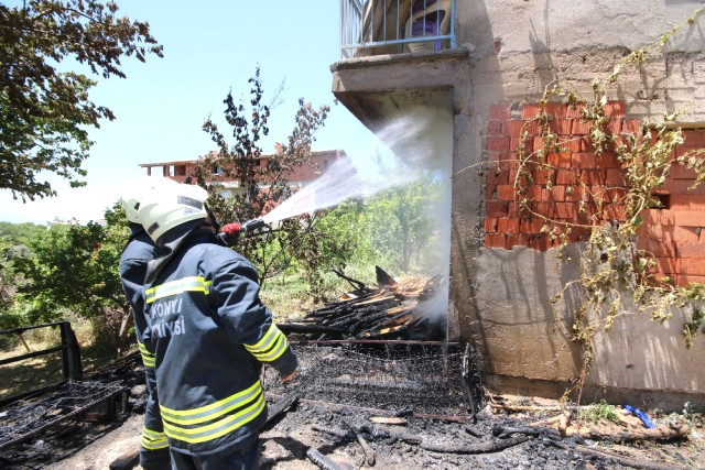 Konya'daki ev yangını büyümeden söndürüldü