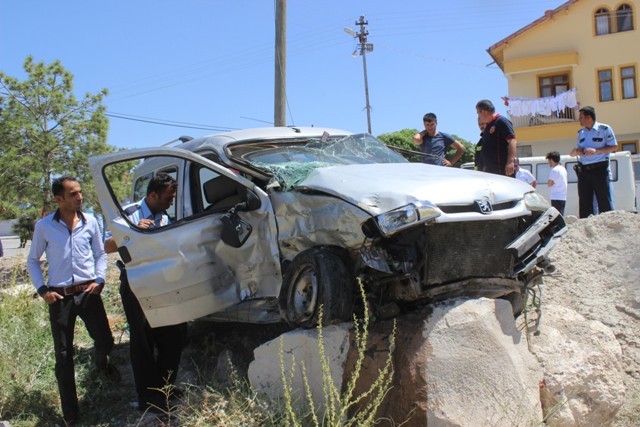 Karapınar'da otomobiller çarpıştı