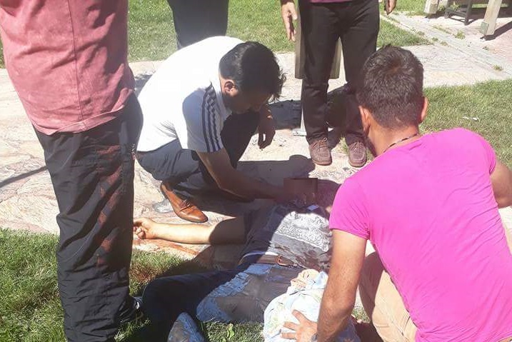 Parkta bıçaklanan 'Baba' hayatını kaybetti