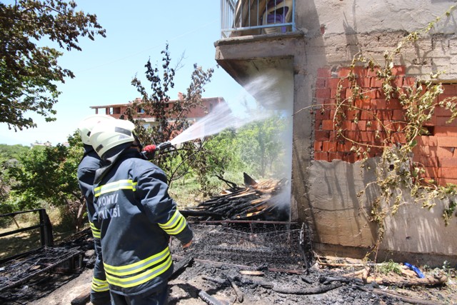 Beyşehir'deki ev yangını büyümeden söndürüldü