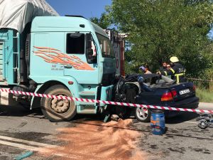 Kocaeli'de otomobille kamyon çarpıştı: 1 ölü