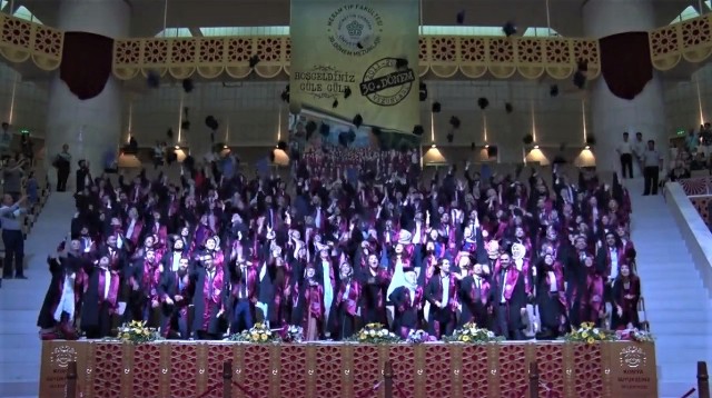 ​Meram Tıp Fakültesi 30. dönem mezunlarını törenle uğurladı