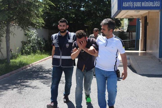 ​Sinyal kesici jammerla 13 bin lira çalan şüpheliler yakalandı