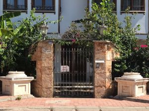 Konağın önündeki 2 bin yıllık iki mermer sütun, müzeye taşındı