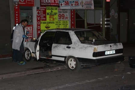Otomobilde silahlı saldırıya uğrayan kişi hayatını kaybetti