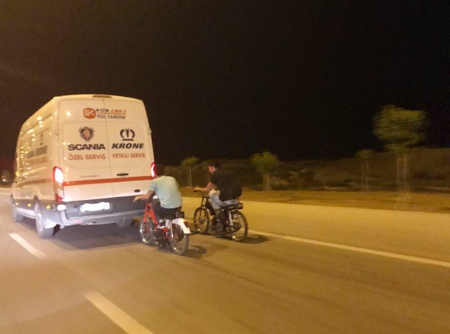 ​Motosikletleriyle ölüme meydan okudular