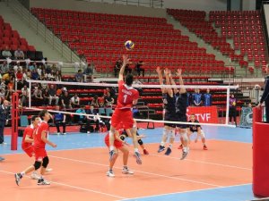 Ay Yıldızlılar  Avrupa Şampiyonasına galibiyetle başladı