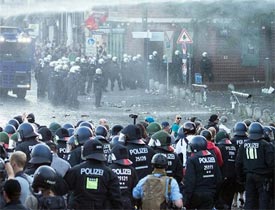 Almanya'da sokaklar karıştı!