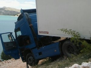 Konya’da tır yoldan çıktı