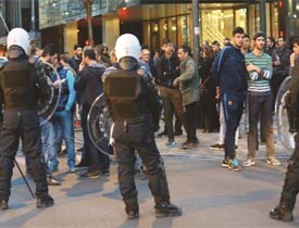 Korkunç talimat: ‘Kalabalığa araç sürün’