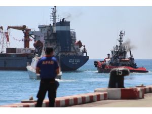 Yemen'e insani yardım taşıyan gemi yola çıktı