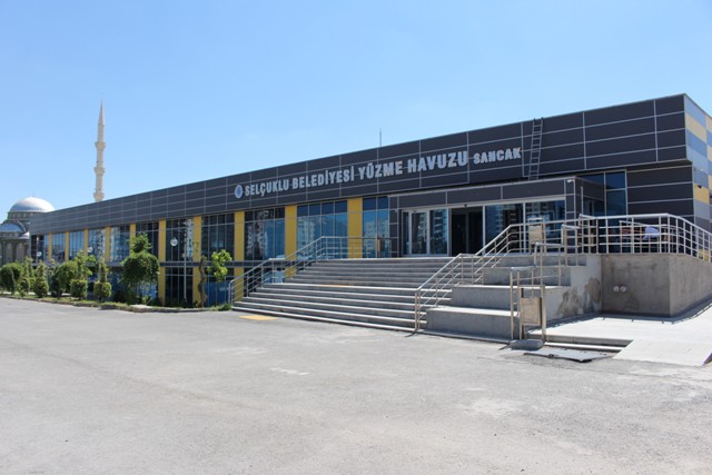 Yüzmenin bölgedeki merkezi Sancak Yüzme Havuzu