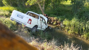 Konya'da Kamyonet Sulama Kanalına Uçtu