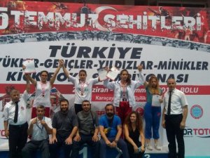 Kick Boks’ta 2 sporcu Türkiye şampiyonu