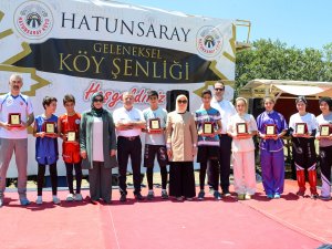 Hatunsaray ve Kayalı şenliklerine binlerce kişi katıldı