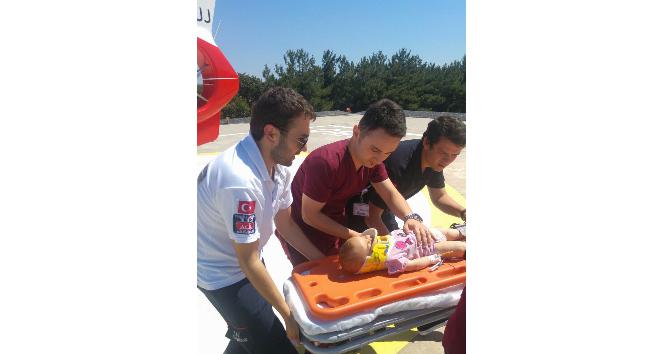 Balkondan düşen bebeğin yardımına ambulans helikopter yetişti