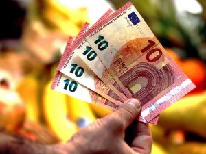 Hollanda'da Müslüman aileye "sınıf fotoğrafı" tazminatı