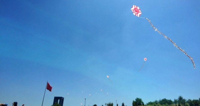 Gökyüzünü ay yıldızla donattılar