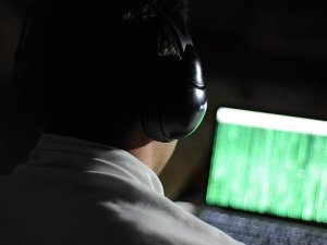 Yasa dışı dinleme yapan müdür ve amirlerde 'ByLock' tespit edildi